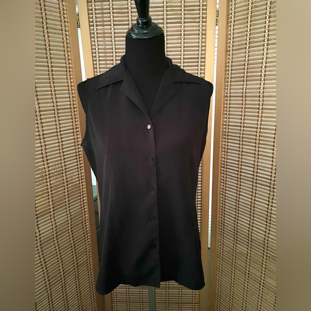 Kathie Lee Collection button up sleeveless black top, size Medium